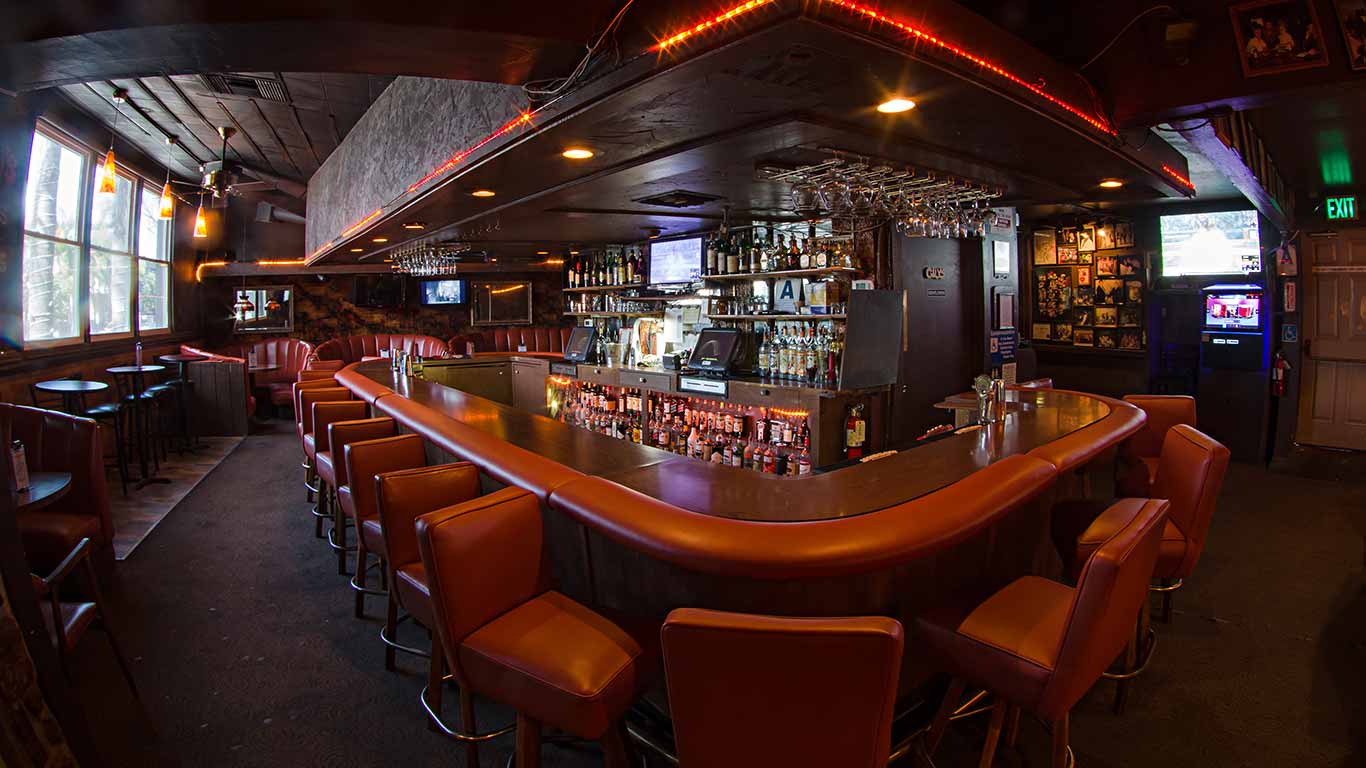 Nunu's Tavern Inside, Bar