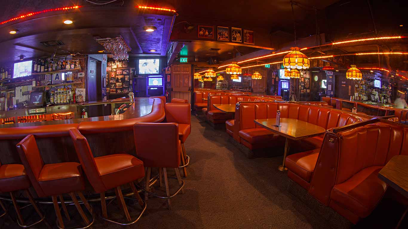 Nunu's Tavern Inside Bar and Booths